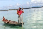 Sama DIlaut fisherman with her children, Omadal Island, Semporna,&nbsp;Malaysia